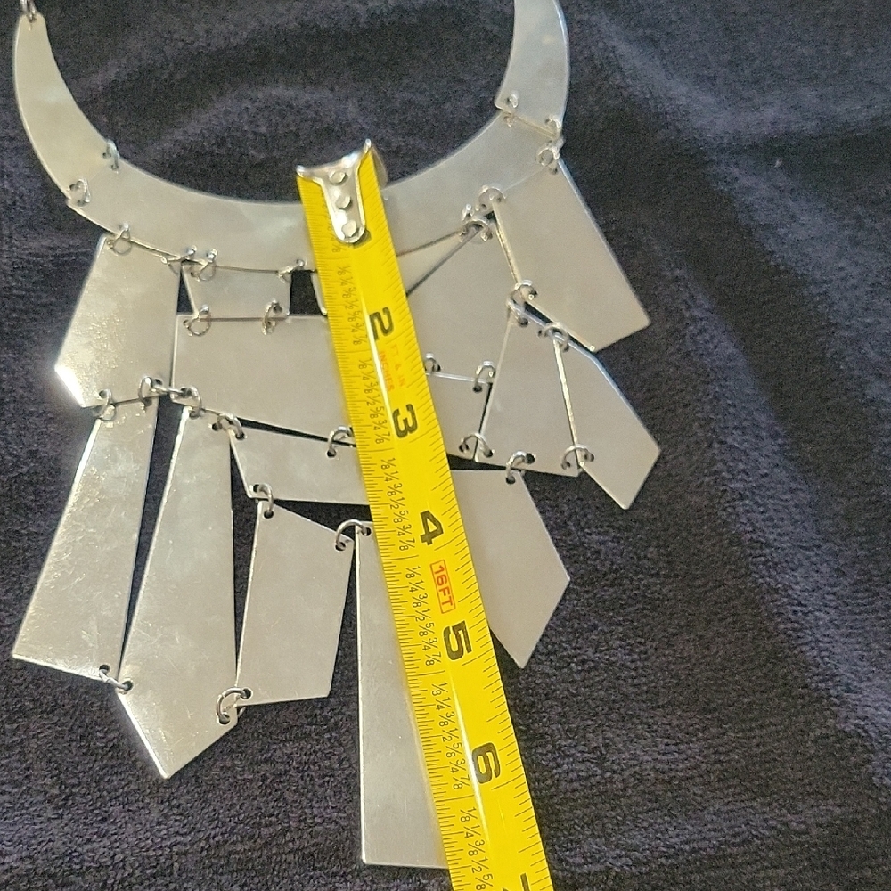 Chic Silver Geometric Statement Necklace - image 3